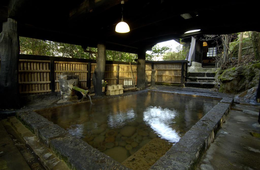 Kurokawa Onsen Yama No Yado Shinmeikan Hotel Minamioguni Exterior foto